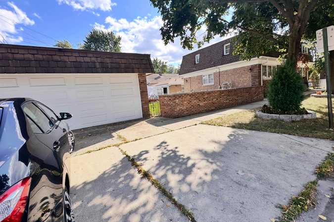 Tameer's Fully Fenced Yard For Dogs To Rent In Cicero - Cicero, Illinois 1