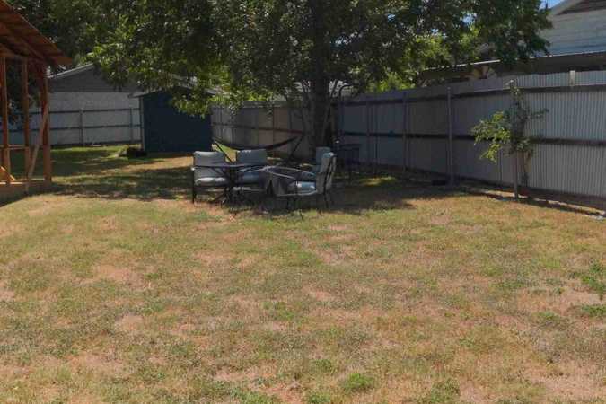Jo's Fully Fenced Yard For Dogs To Rent In South/Central Austin - Austin, Texas 1