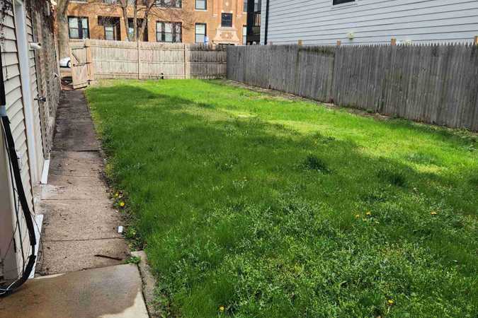 Nikkole's Fully Fenced Yard For Dogs To Rent In Chicago - Chicago, Illinois 1